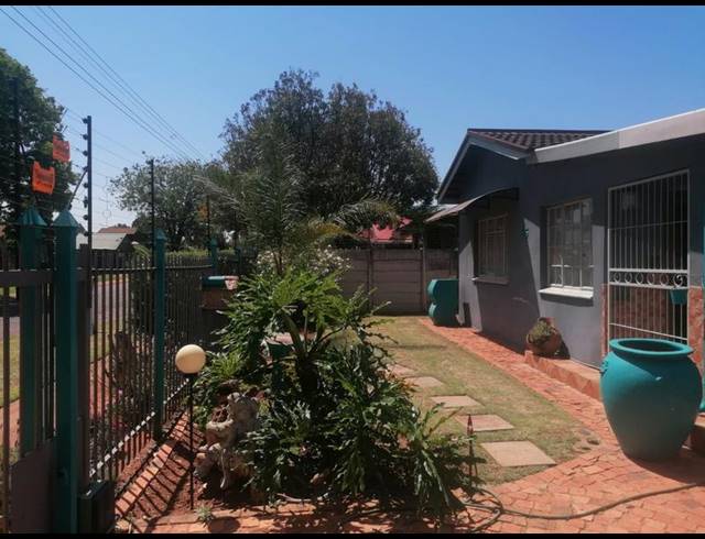 4 BEDROOM HOUSE FOR SALE IN PARKTOWN ESTATE